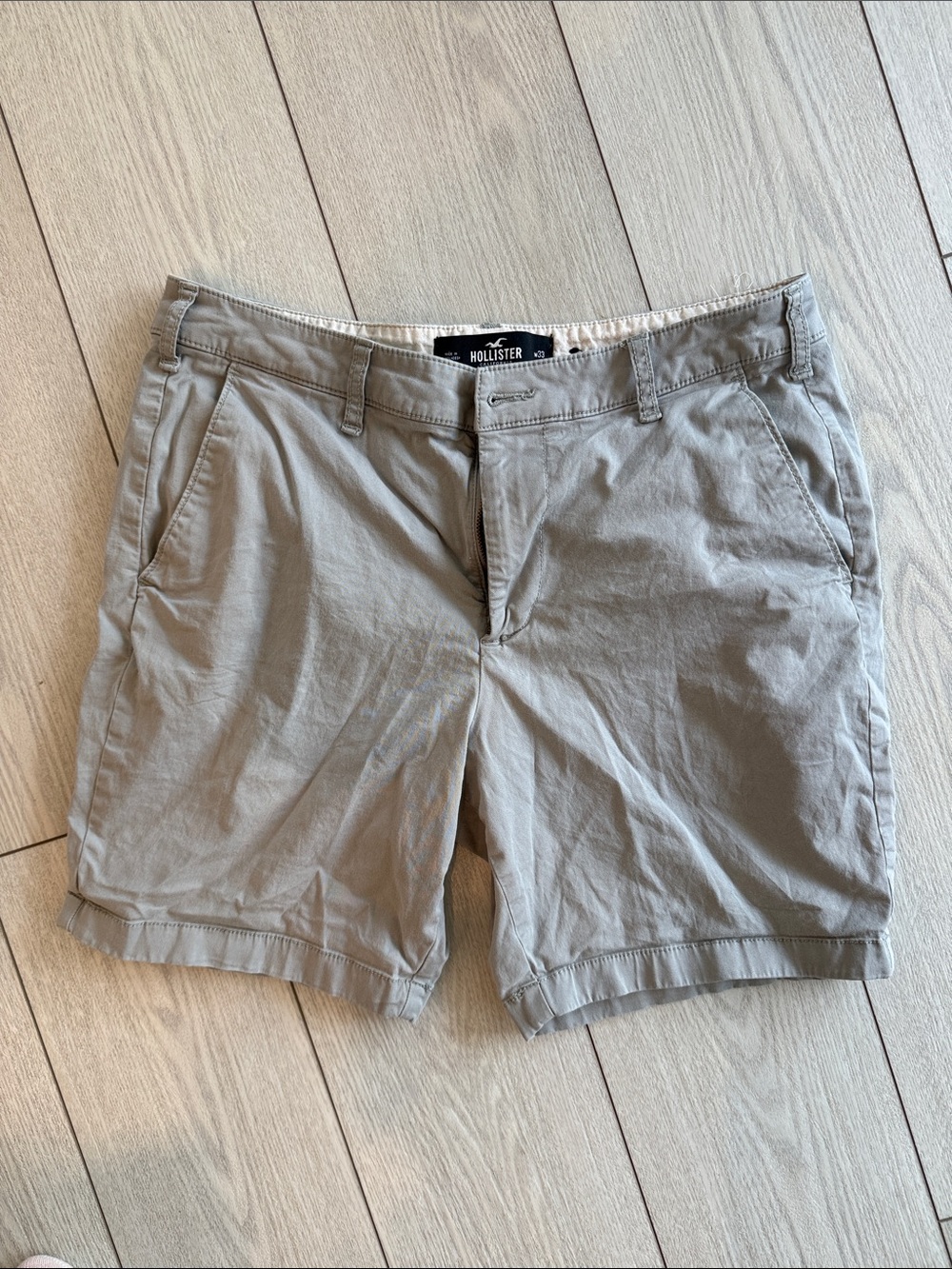 Hollister Men's Flat-Front Grey Shorts
